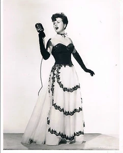 BLACK AND WHITE PHOTOGRAPH DEANNA DURBIN 8 X 10 REF 1534-130-AD - Picture 1 of 1