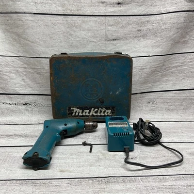 MAKITA AKKUSCHRAUBER 6012HD 9,6V - LADEGERÄT & METALLKOFFER - nicht getestet - wie besehen - Bild 1 von 4