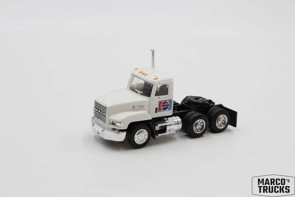 Unidad de tractor Herpa MACK CH 600 3 ejes "Pepsi" 1:87 / H22158 Foto 1 de 1