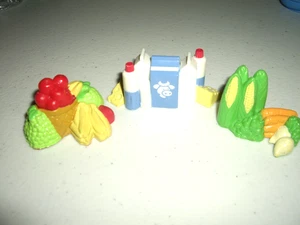 Casa de muñecas T31 Fisher Price Loving Family 3 grupos de alimentos frutas verduras lácteos - Imagen 1 de 5