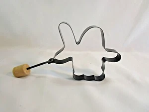 Ghost Pancake Mold with Movable Handle 5" x 4" - Picture 1 of 3