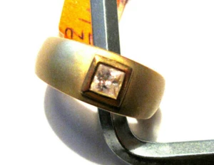 ANELLO in 333/- 8 crt. Oro giallo con 1 zircone - Foto 1 di 3