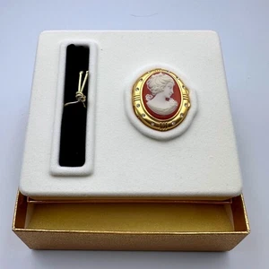 2001 Estee Lauder Youth Dew Cameo Solid Perfume Compact NIB - Picture 1 of 7