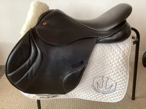 Albion K2 Adjusta Jump Saddle 17” Medium Black Stunning Condition - Picture 1 of 11