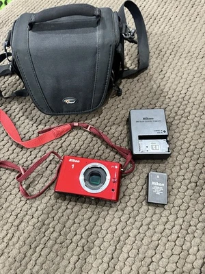 Cargador rojo para cámara digital Nikon 1 J1 bolsa de batería probada y funciona Foto 1 de 4
