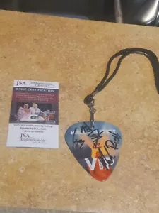 Insignia laminada Highly Suspect Rock Band firmada 2025 VIP Tour JSA CB40397 - Imagen 1 de 5