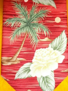TOMMY BAHAMA ~ MENS SILK DRESS TIE ~ PEACH CREAM FLOWERS & GREEN PALMS ~ 58" - Picture 1 of 3