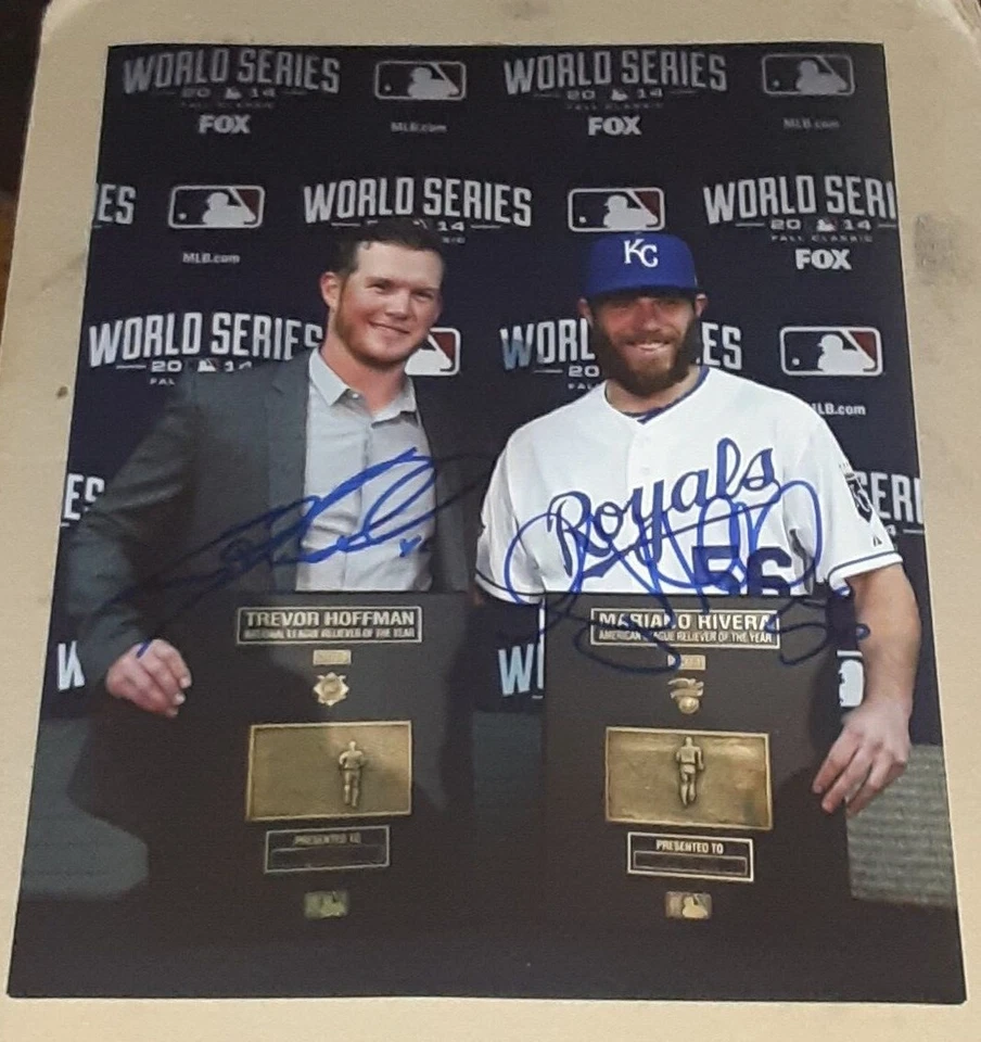 Craig Kimbrel Braves Greg Holland Royals SIGNED Relief Of The Year 8x10 Photo - Image 1 of 1