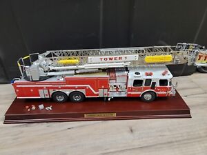 Franklin Mint 1/32 Scale Emergency One HP 105 Platform Fire Truck