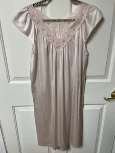 Vintage Vanity Fair hellrosa Nylon Nachthemd Kurzarm Spitze Gr. Small - Bild 1 von 13