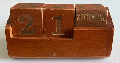 CALENDARIO PERPETUO IN LEGNO - Vintage - Immagine 1 di 2