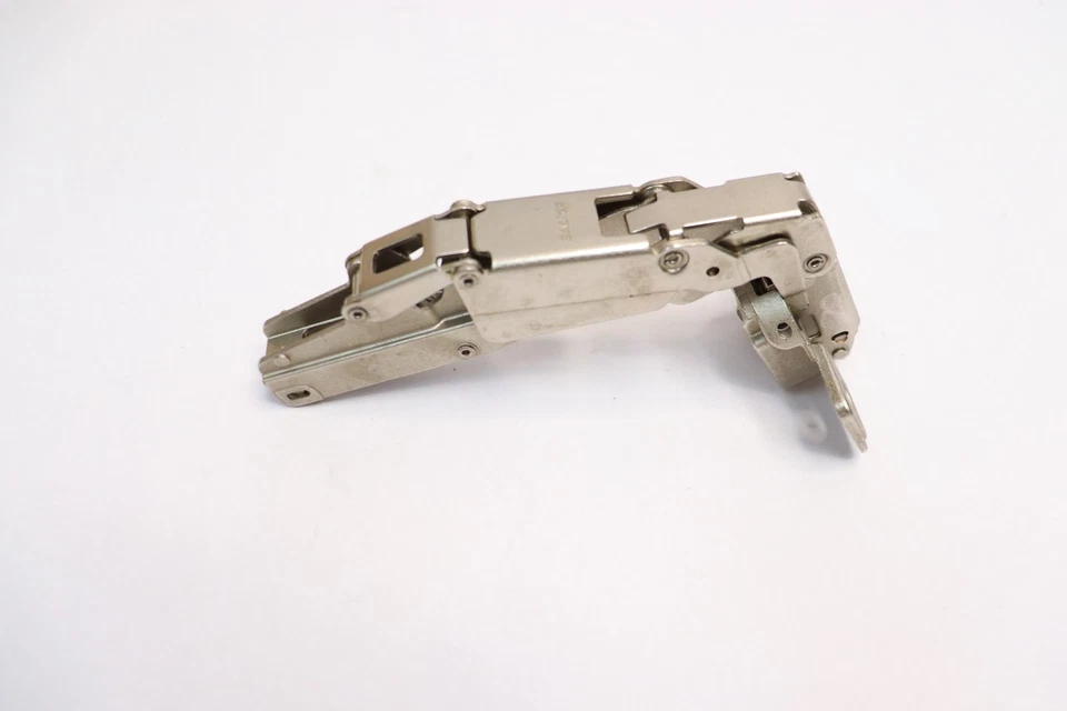 Dobradiça de armário Salice 155° sobreposição completa mola titânio C2AKA66 - Imagem 1 de 1