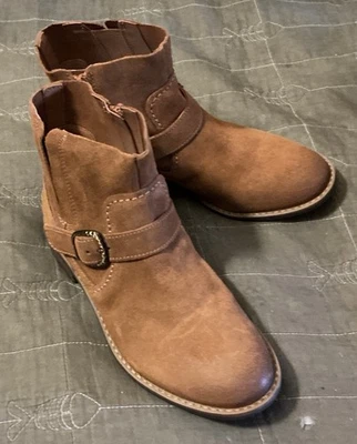 Nova botinha Clarks conhaque camurça - Imagem 1 de 4