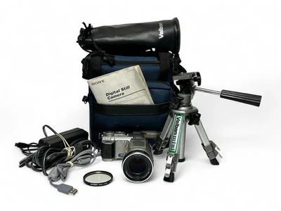 Vintage Sony Cyber-Shot DSC-F707 5MP Digital Camera Bundle Tested, No Battery - Image 1 of 4