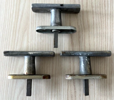 Vintage Ancien lot 3 de Poignées de porte Fenêtre métal Laiton Argenté Meuble - Photo 1/4