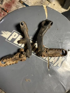 1975 YAMAHA DT400 Left & Right Foot Pegs - PAIR - Foto 1 di 5