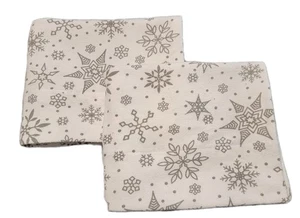 Set Of 2 White Flannel Pillowcases W Grey Snowflakes 19 X 31 Standard/ Queen - Picture 1 of 4