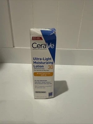 Loción hidratante ultraligera CeraVe SPF30 para piel normal a grasa 1,7 oz./50 ml Foto 1 de 4