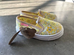 New Oomphies Toddler Size 6 Yellow Floral Slip On Shoes - Picture 1 of 4