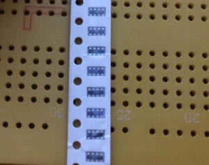 220 330 ohmios 1206 SMD 4 matriz de resistencia aislada montaje superficial convexo 0,25 W - Imagen 1 de 1
