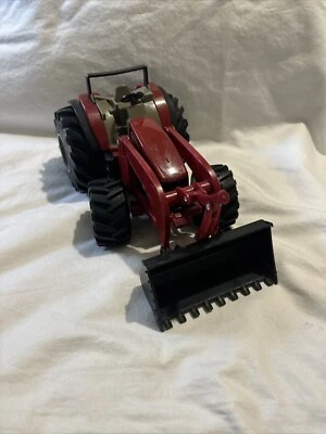 Red Farm Tractor Ertl 1:24 Scale Case IH C0515Q00 Bucket Scooper - Image 1 of 4