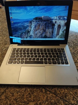 Lenovo IdeaPad U310 13,3 pulgadas 500 GB + 24 GB Intel i5 1,8 GHz 4 GB Cargador Pantalla táctil Foto 1 de 4