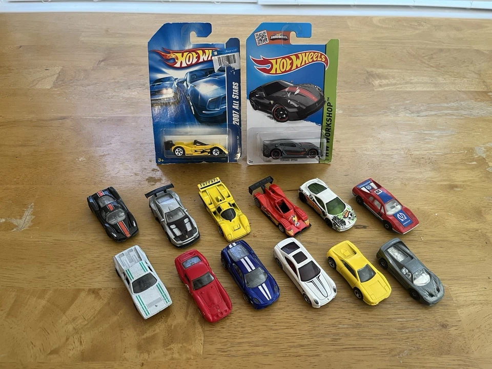¡HABITACIÓN! Lote De 14 Ferrari Diecast - Hot Wheels, Matchbox - Dos Cardados - Justo/Bueno Foto 1 de 4