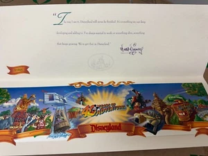 Disneyland "40 Jahre Abenteuer" Gedenkpass in Originalhülle - Bild 1 von 10