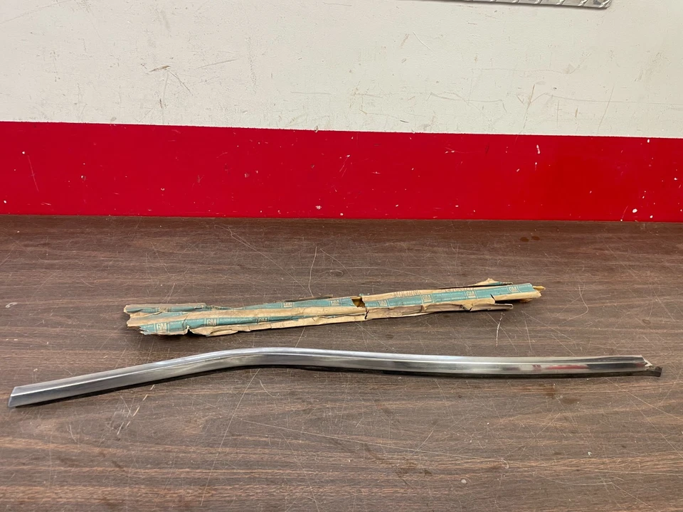 1968 OLDSMOBILE DELMONT 88 DELTA RH QUARTER WINDOW TRIM WEATHERSTRIP NOS GM 223 - Image 1 of 4