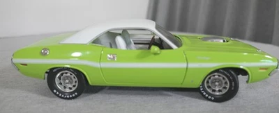 Ertl 1970 Lime Green Chrysler Dodge Challenger R/T Die Cast Model Car 1:18 Scale - Image 1 of 4