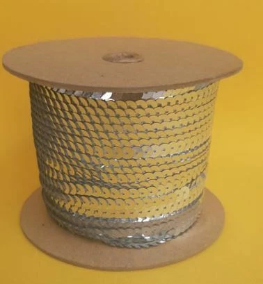 Bordura filo di paillettes poliestere ricamo 6mm col. argento 132 mt. - Immagine 1 di 1