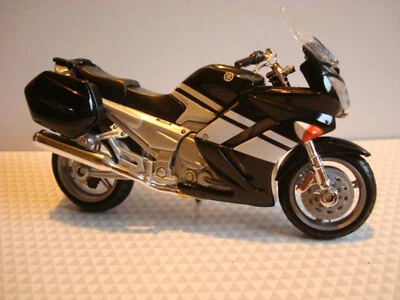 Yamaha FJR 1300 Schwarz Weiss 2006  1:18 MAISTO - Bild 1 von 3