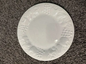 Libbey LIE32 Dinner Plate Embossed Fruit Orchard VTG 10 5/8" White Ivory PRETTY - Picture 1 of 9