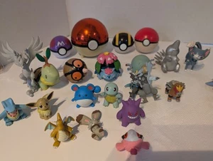 Figurine Pokemon lotto di 24 pezzi figurine - Foto 1 di 24