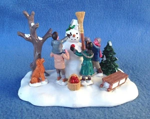 LEMAX KIDS BUILDING SNOWMAN 63267 CHRISTMAS VILLAGE TABLE ACCENT NO BOX - Picture 1 of 2