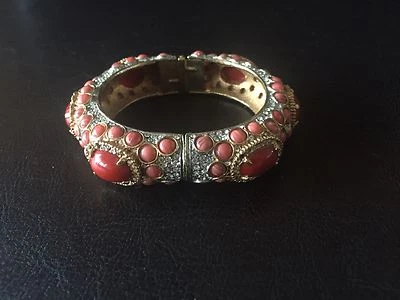 Brazalete Brazalete Kenneth Jay Lane KJL Años 60 Cristal Imitación Coral Foto 1 de 4