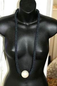 Collar minimalista estilo Monees nuevo sin etiquetas cuero real negro y perlas de imitación 27" - Imagen 1 de 8