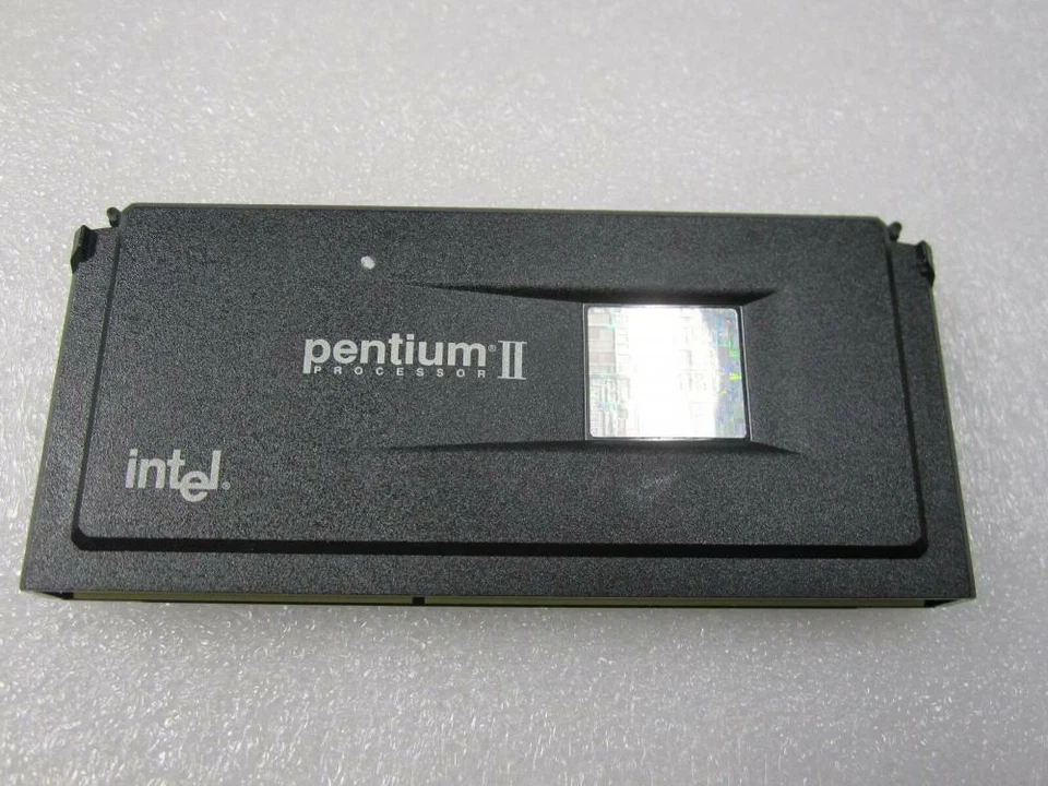 CPU Intel Pentium PII 333/512/2.0V S1 (Slot1) SL2KA or SL2S5 or SL2TV - Image 1 of 1