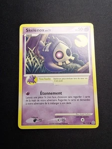 EXC NM Skélénox 86/132 DP Merveilles Secrètes Carte Pokémon FR - Picture 1 of 8