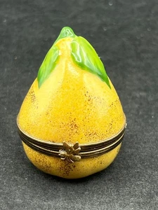 Vtg Limoges France Porcelain Peint Main Yellow Pear Fruit Form Trinket Box - Picture 1 of 8