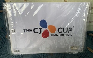2019 The CJ Cup at 9 Bridges weiß bestickt Golfflagge neuwertig seltene Kunststoffabdeckung - Bild 1 von 2