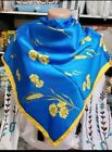 Écharpe florale avec symbole ukrainien 80 % soie 20 % polyester 90 cm x 90 cm