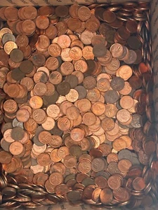 Lot of Over 250 (1.5 -2 lbs) Pre-1982 Copper Canada Cents Most are Uncirculated - Picture 1 of 5