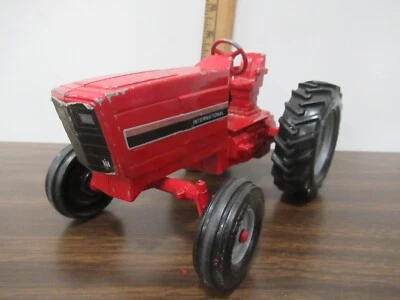 Ertl vintage International red #415 Tractor #19 - Image 1 of 4