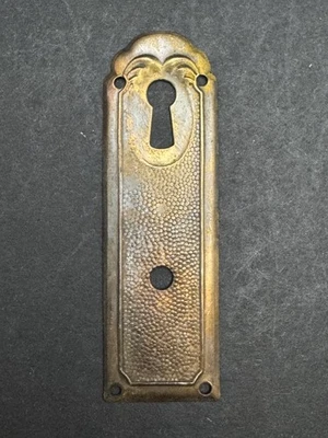 Vintage SINGLE LIGHT WEIGHT Brass Skeleton Key Hole Door Drawer Plate Escutcheon - Image 1 of 4
