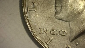 1983-P Kennedy Half Dollar With Nice Obverse Rim Cud CU-50c-1983P-04 - Picture 1 of 3