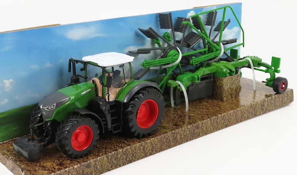 1/50 BURAGO - FENDT - VARIO 1050 TRACTOR WITH WHIRL RAKE TRAILER 2016 18-31665-B - Immagine 1 di 1