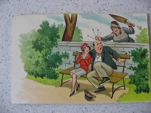 Cartolina vintage HWB 3886 Ser - moglie che colpisce il marito con ombrello - non spedita - Foto 1 di 4