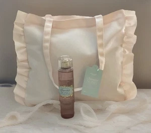 Bath and Body Works Beuteltasche Muttertag blassrosa Rüschen & süßester Song Mist neu mit Etikett - Bild 1 von 11