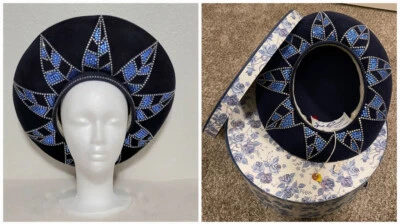 RARO DE COLECCIÓN Lady Liberty Jack McConnell Azul Marino Estrás Rojo Pluma Iglesia Sombrero Foto 1 de 4